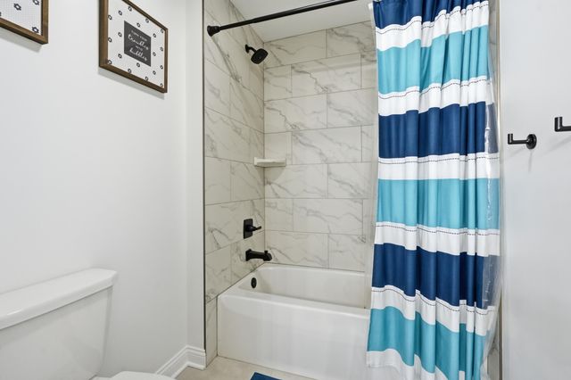 2047 Louis Drive, Crown Point, IN 46307