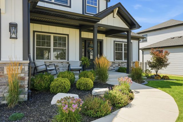 2047 Louis Drive, Crown Point, IN 46307