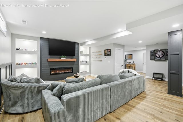 2047 Louis Drive, Crown Point, IN 46307