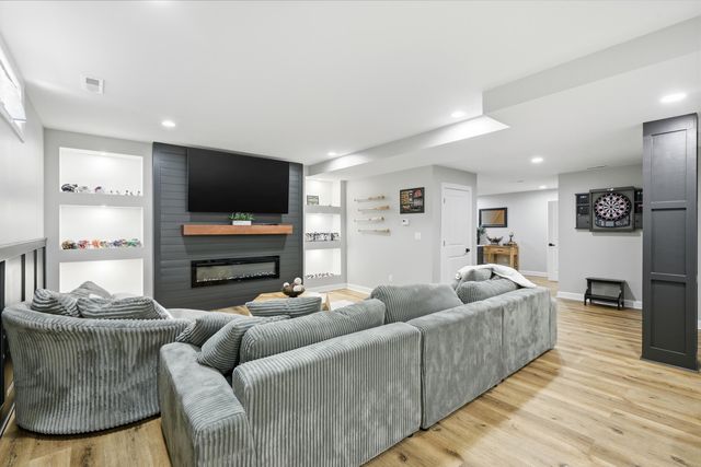 2047 Louis Drive, Crown Point, IN 46307