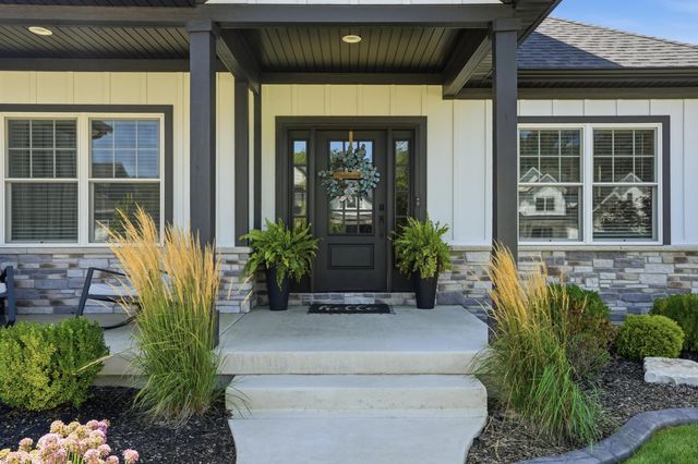 2047 Louis Drive, Crown Point, IN 46307