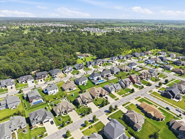 2047 Louis Drive, Crown Point, IN 46307