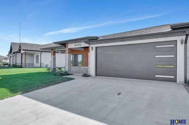 9428 S 87th Street, Lincoln, NE 68526