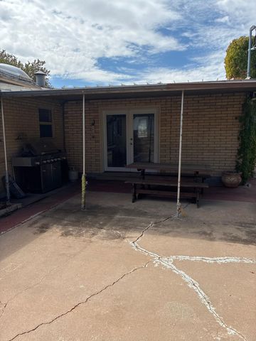 2209 Utah Street NE, Albuquerque, NM 87110