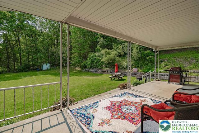 1135 Poplar Valley Road East, Stroud Twp, PA 18360