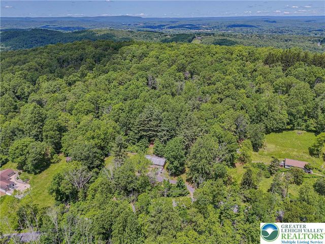 1135 Poplar Valley Road East, Stroud Twp, PA 18360