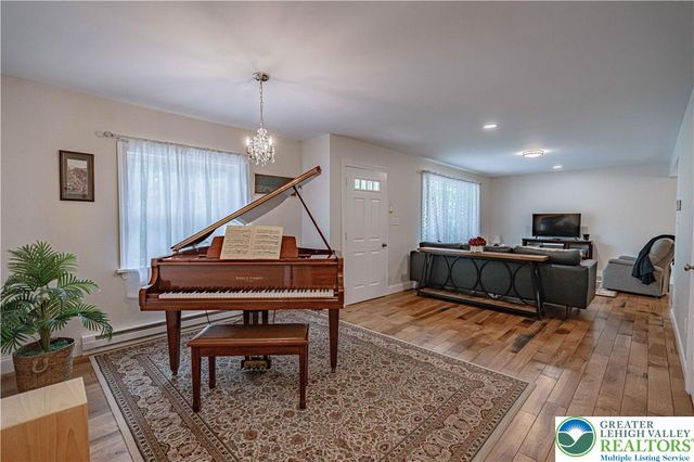 1135 Poplar Valley Road East, Stroud Twp, PA 18360