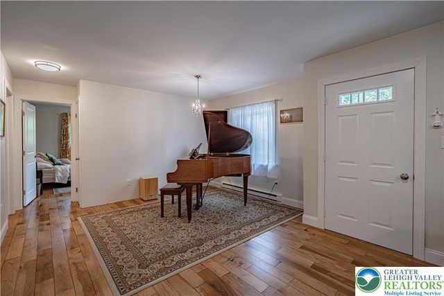 1135 Poplar Valley Road East, Stroud Twp, PA 18360