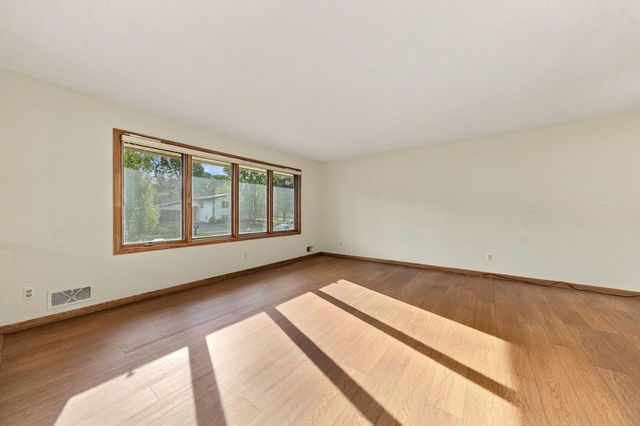 2749 Hilltop Court, North Saint Paul, MN 55109