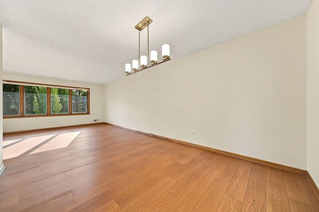 2749 Hilltop Court, North Saint Paul, MN 55109