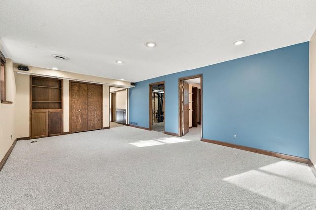 2749 Hilltop Court, North Saint Paul, MN 55109
