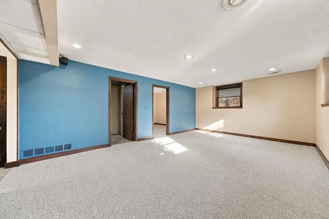 2749 Hilltop Court, North Saint Paul, MN 55109