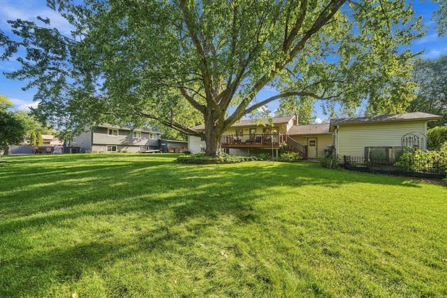 2749 Hilltop Court, North Saint Paul, MN 55109