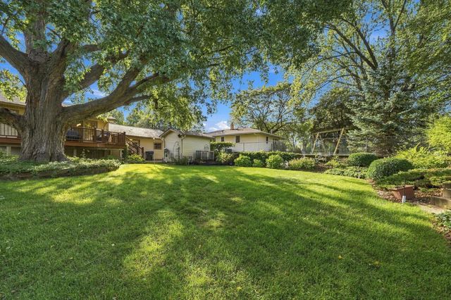 2749 Hilltop Court, North Saint Paul, MN 55109