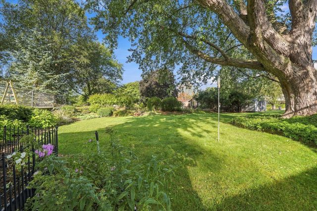 2749 Hilltop Court, North Saint Paul, MN 55109