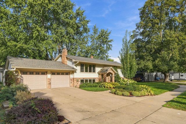 2749 Hilltop Court, North Saint Paul, MN 55109