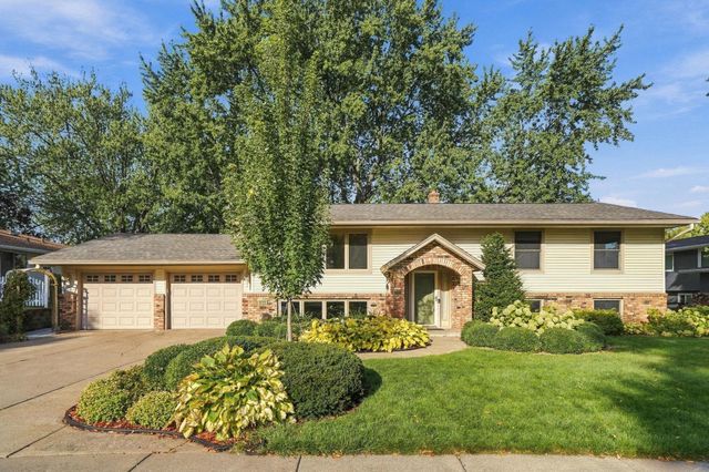 2749 Hilltop Court, North Saint Paul, MN 55109