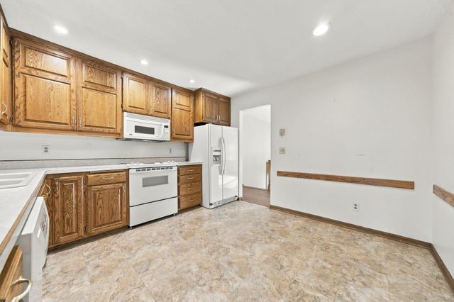 2749 Hilltop Court, North Saint Paul, MN 55109