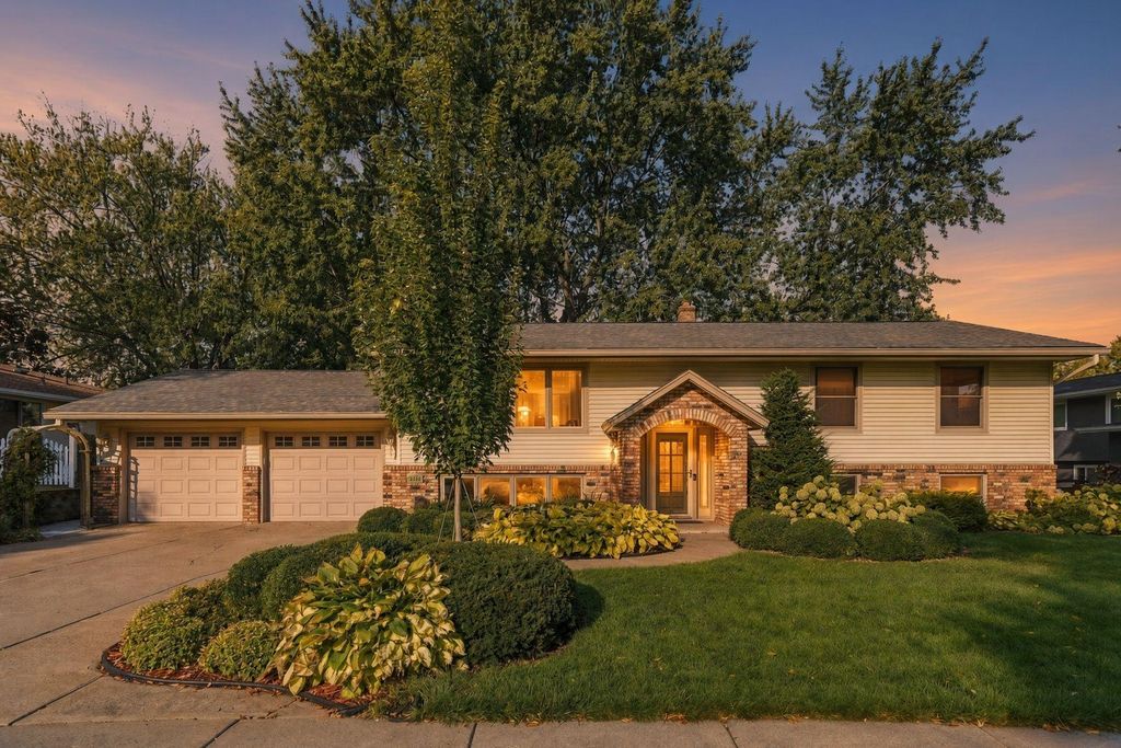 2749 Hilltop Court, North Saint Paul, MN 55109 — exterior
