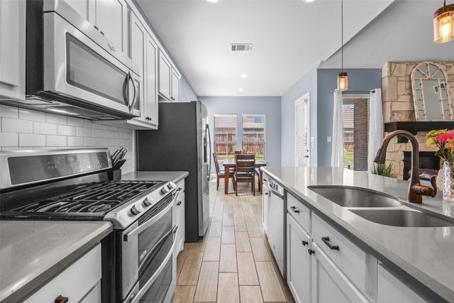 15529 Pioneer Bluff Trail, Fort Worth, TX 76262