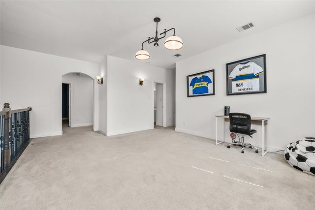 15529 Pioneer Bluff Trail, Fort Worth, TX 76262