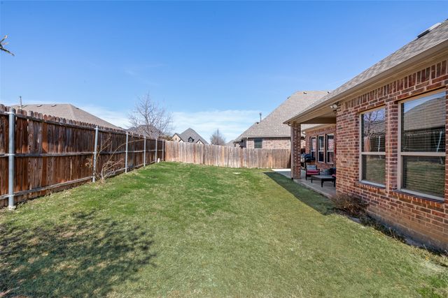 15529 Pioneer Bluff Trail, Fort Worth, TX 76262