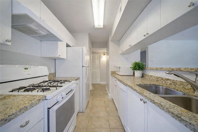 15285 SW 107th Ln 201, Miami, FL 33196