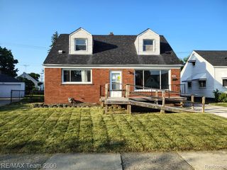15735 Semrau Avenue, Eastpointe, MI 48021