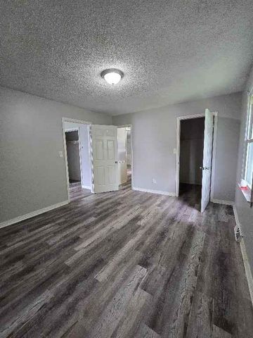 109 E Joy Street, Harrisonville, MO 64701