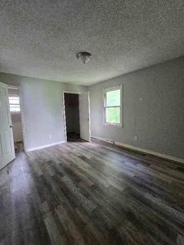 109 E Joy Street, Harrisonville, MO 64701