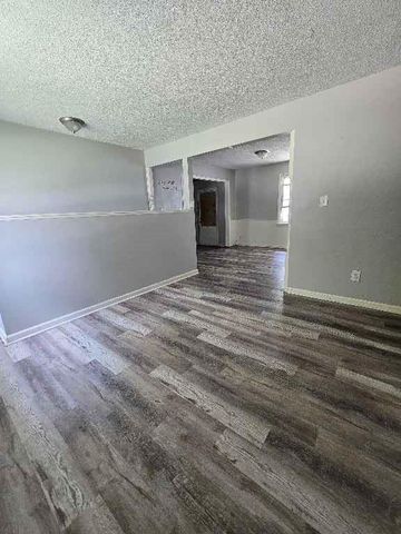 109 E Joy Street, Harrisonville, MO 64701
