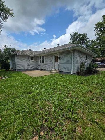 109 E Joy Street, Harrisonville, MO 64701