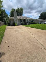 109 E Joy Street, Harrisonville, MO 64701