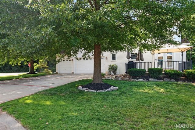 110 Antoinette Terrace, Lake St Louis, MO 63367