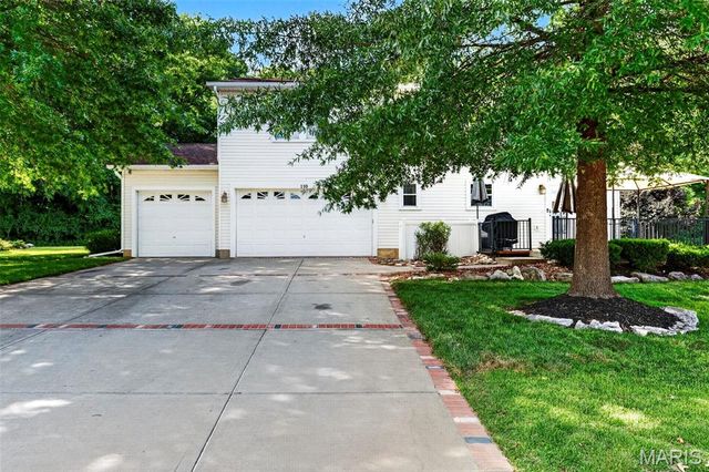 110 Antoinette Terrace, Lake St Louis, MO 63367