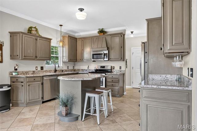 110 Antoinette Terrace, Lake St Louis, MO 63367