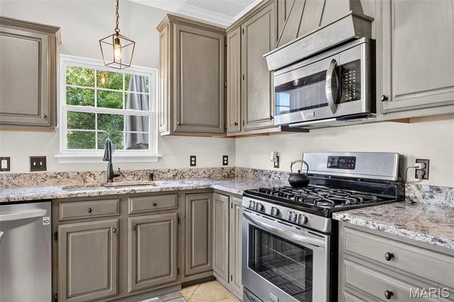 110 Antoinette Terrace, Lake St Louis, MO 63367