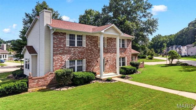 110 Antoinette Terrace, Lake St Louis, MO 63367