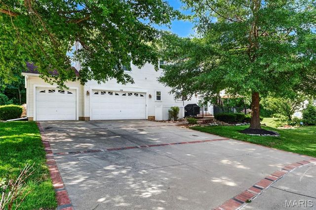 110 Antoinette Terrace, Lake St Louis, MO 63367