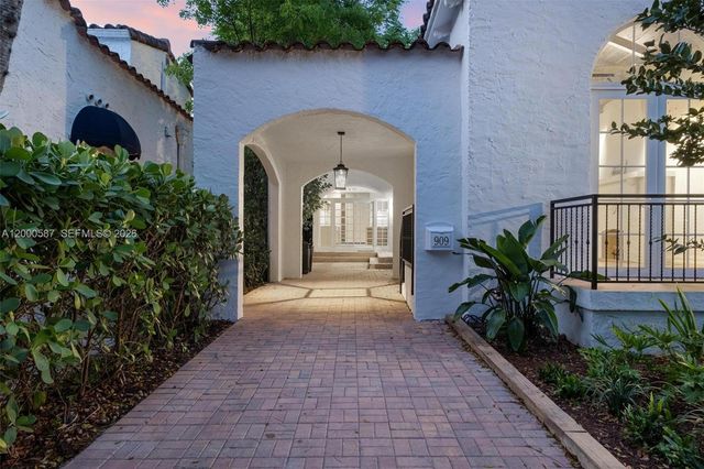 909 Roderigo Ave, Coral Gables, FL 33134