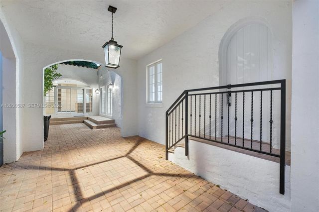 909 Roderigo Ave, Coral Gables, FL 33134