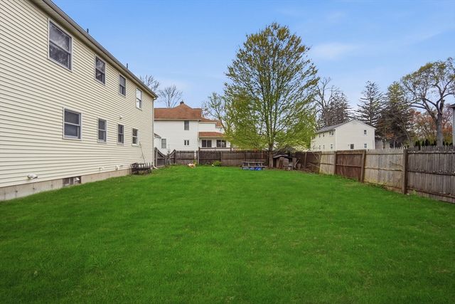 49-51 Tulsa St, Springfield, MA 01118
