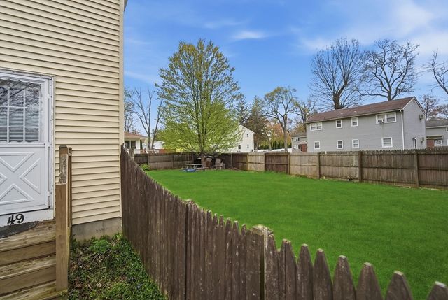 49-51 Tulsa St, Springfield, MA 01118