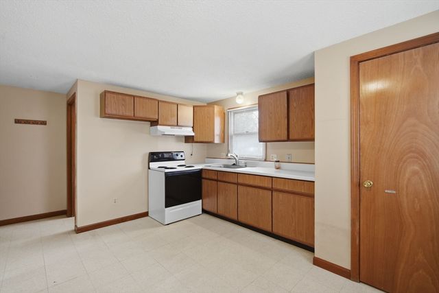 49-51 Tulsa St, Springfield, MA 01118
