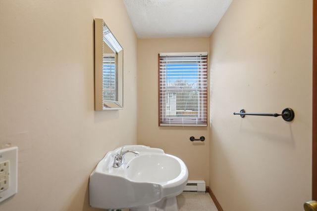 49-51 Tulsa St, Springfield, MA 01118