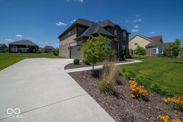 1402 Hove Drive, Greenwood, IN 46143