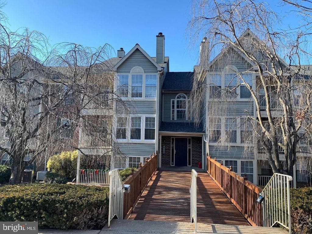 13107 BRIARCLIFF TER #2-211, Germantown, MD 20874