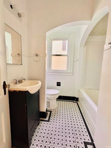 706 Madison Avenue, Evansville, IN 47713