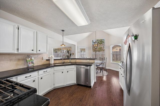 2210 Lady Leslie Lane, Pearland, TX 77581