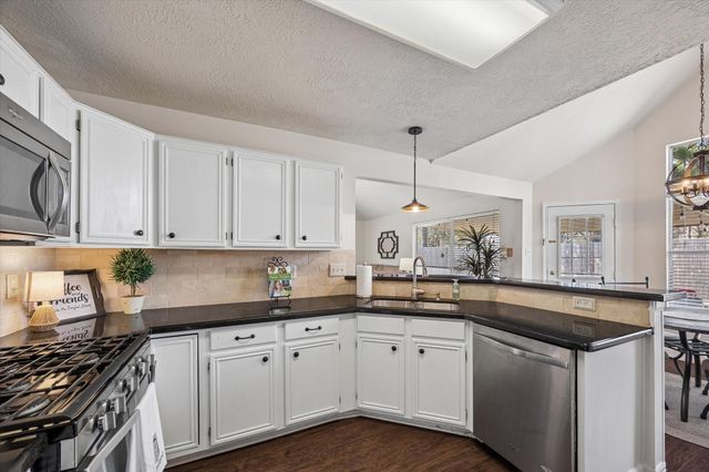 2210 Lady Leslie Lane, Pearland, TX 77581